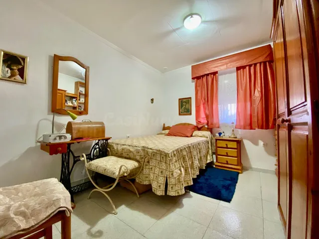 Vivienda amplia con patio-jardín, 5 habitaciones y trastero — 11