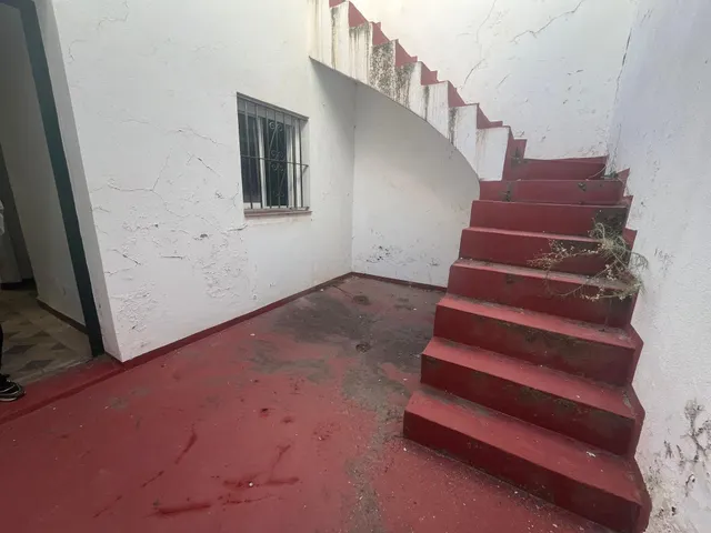 Se vende casa para reformar en Algeciras , zona salesianos. — 10