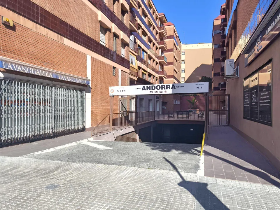 Plaza de aparcamiento en AV. Principado de Andorra, pleno centro de Tarragona.