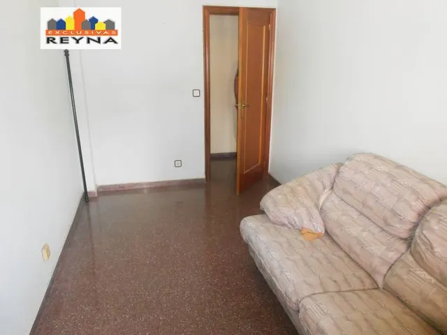 VIVIENDA ENTRESUELO CON CUATRO DORMITORIOS — 12