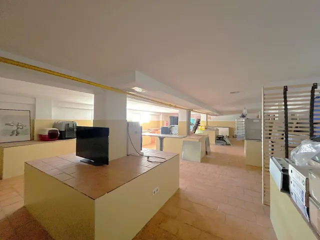 VENTA AMPLIO LOCAL COMERCIAL ARROYO DE LA MIEL — 14