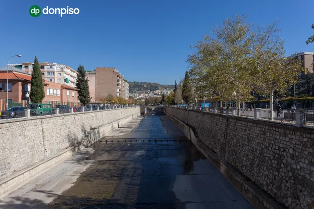 Local comercial en venta en calle agustina de aragón — 25