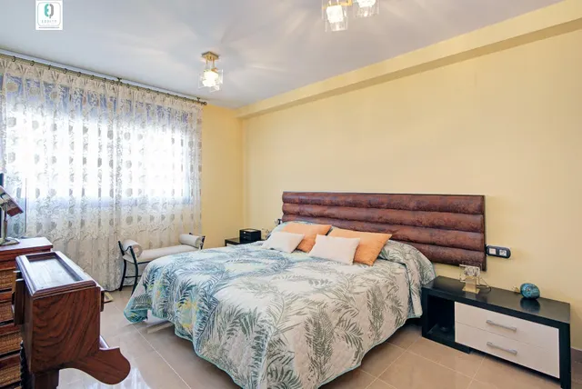Exclusiva vivienda de 305 m2 construidos aprox junto al centro comercial nevada — 10