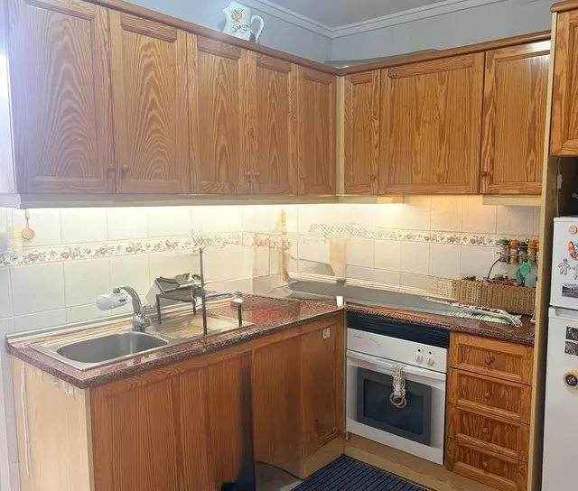 Apartamento esquinero luminoso y espacioso de dos plantas (aprox. 90 m2 - plantas 1 y 2) con gran terraza en la planta baja, 3 balcones (2 al sur y 1 al norte) y una gran piscina comunitaria. — 14