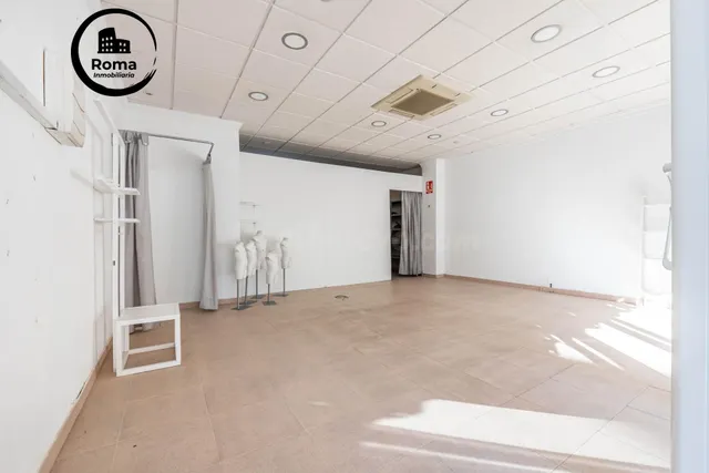 SE VENDE LOCAL COMERCIAL EN EL CENTRO DE ARMILLA (JUNTO AL A
