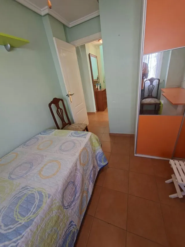 Villa con piscina comunitaria, Alicante, Torrevieja. 4 dormitorios, 82 m2, 1,2 kilómetros del mar — 24