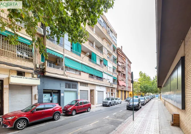 En Venta Piso de 4 dormitorios con ascensor, ideal para reformar a tu gusto. — 6