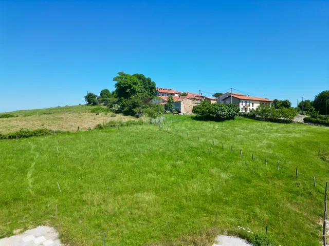 PARCELA EDIFICABLE EN FRESNEDO — FINCA 1 DE 3 | DIVISIÓN HOR