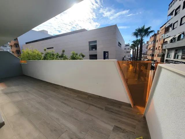 Moderno apartamento muy espacioso, en esquina, 3 dormitorios, 3 baños, parking, piscina, a 5 minutos a pie de la Playa del Cura — 10