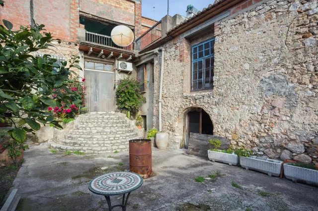 CASA SEÑORIAL EN CASTELLONET, CON PATIO Y TERRAZA.