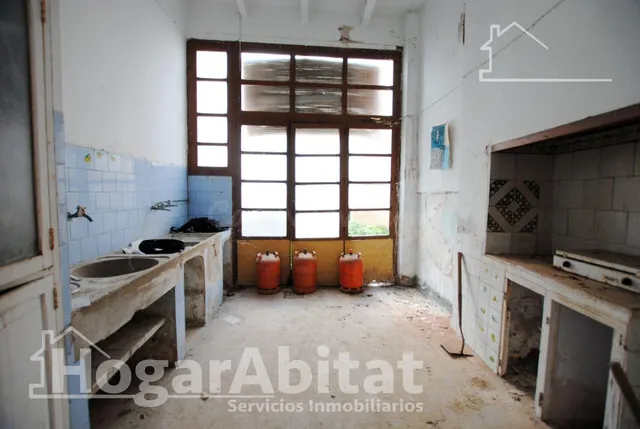 ESPACIOSA CASA CON TERRAZA Y CON MUCHAS POSIBILIDADES - foto 4