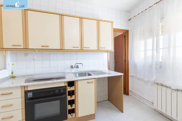 Edificio con gran potencial de inversión en La Zubia — 33