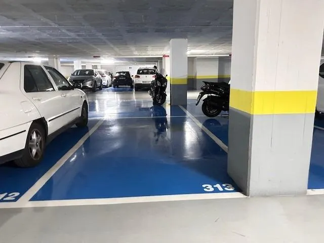Plaza de parking en alquiler en la Creu Alta cerca de Plaza Catalunya