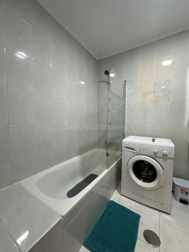 Estudio con terraza, Alicante, Torrevieja. 1 habitación, 36 m2, 900 metros al mar — 30