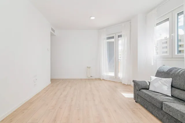 OPORTUNIDAD EN VENTA DE PISO VPO DE 3 DORMITORIOS EN BARRIO ALBAYDA CON PLAZA DE GARAGE Y TRASTERO — 17