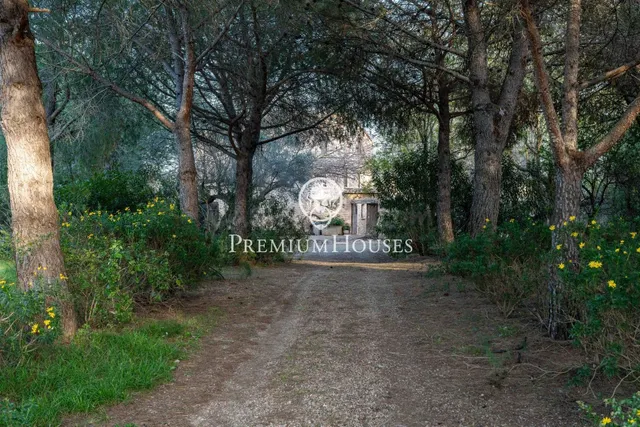 Masía de piedra con jardín en Valls — 4