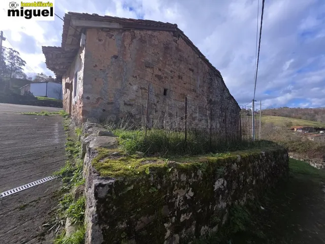 Se vende casa de piedra para rehabilitar con jardín en Cades - foto 2