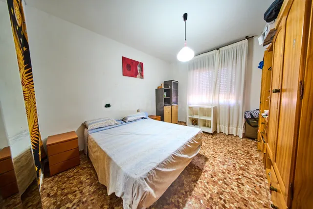 Amplia vivienda de 210 m2 en el centro de Alhendín con gran  - foto 2
