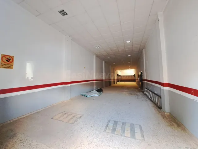 LOCAL DE MÁS DE 700 M2 EN VENTA O ALQUILER - foto 2