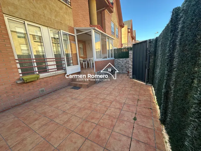 ADOSADO EN VENTA  EN VILLAMAYOR. URB. PIEDRA DORADA — 2