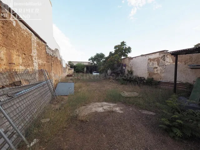 Se vende solar en la zona de calle Oriente que cuenta conn 4 - foto 3