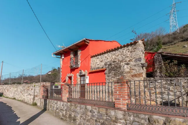 Joya Rural en Corneyana: Casa con Finca Edificable y Gran Po