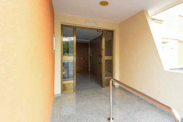 APARTAMENTO REFORMADO CON TERRAZA, PISCINA Y PARKING A 150 METROS DE LA PLAYA DE GANDIA — 12