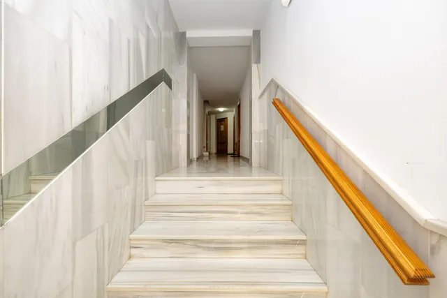 Piso 2 dormitorios, garaje y ascensor a la entrada de la Zubia, junto Ayuntamiento.  Perfecto estado — 32