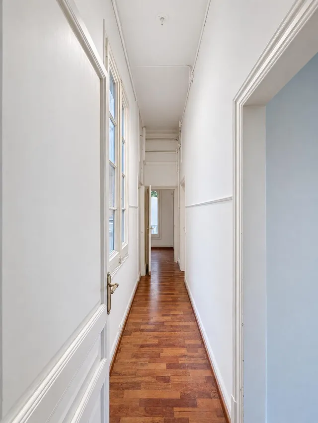 Oficina de 184 m2 con carácter y mucha luz en Passeig de Gràcia — 9