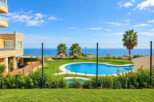 EN ALQUILER APARTAMENTO CON AMPLIA TERRAZA Y VISTAS AL MAR - foto 2