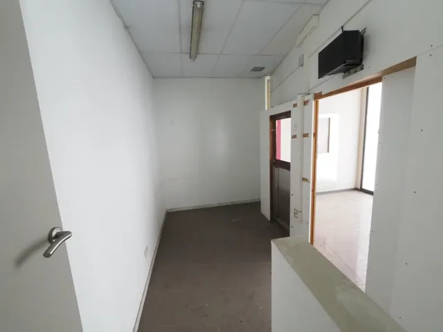 SE VENDE LOCAL COMERCIAL EN CASTELLBISBAL — 13