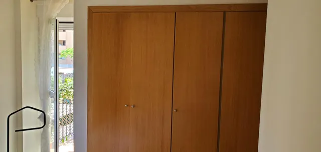 ¡oportunidad en nuevo bulevar! amplio chalet adosado con jardín único y dos plazas de parking privadas. — 28