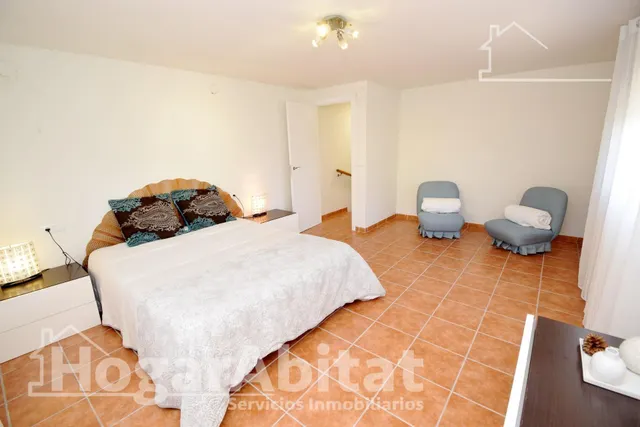CHALET SEMINUEVO CON TERRAZA Y GARAJE — 17