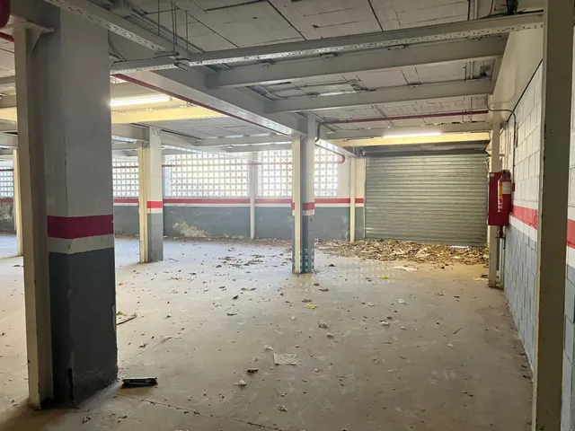 Amplio local comercial en el centro de Alcover. — 13