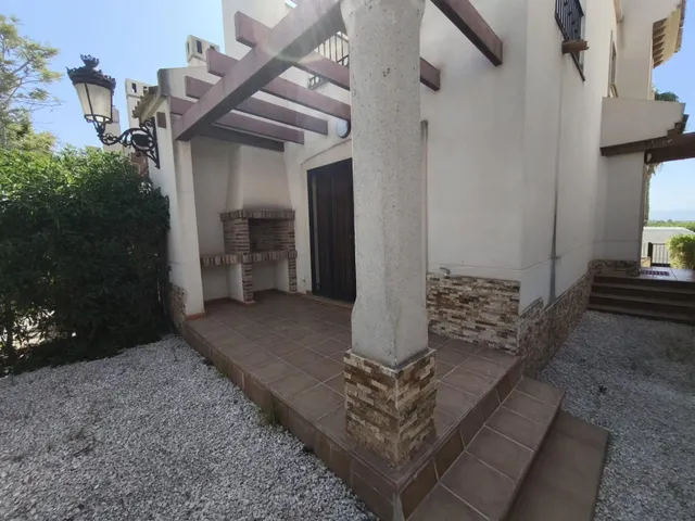 ADOSADO CON JARDÍN Y PISCINA COMUNITARIA EN CAMPO DE GOLF — 13
