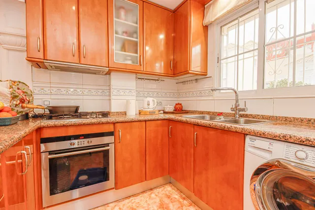SE ALQUILA CHALET POR LARGO TIEMPO DE 3 DORMITORIOS Y 2 BAÑOS EN VILLA MARTIN (ORIHUELA COSTA) — 9
