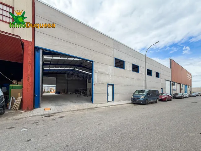 Nave industrial "NUEVA A ESTRENAR" en Atarfe. (Pol. Ind. Los Álamos). — 2