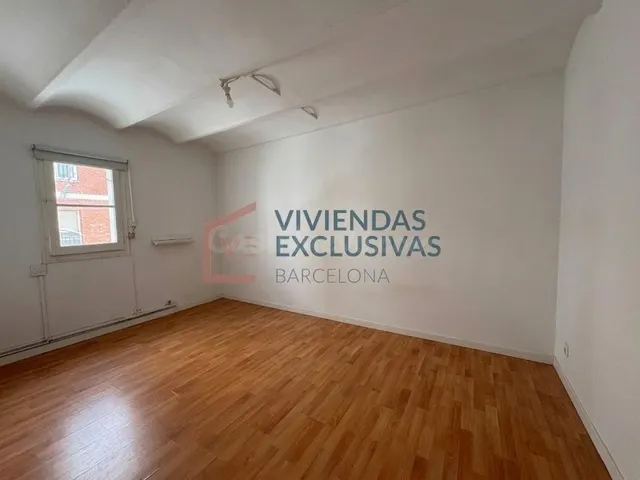 Ático con Terraza Privada de 50 m2: Historia y Potencial en  - foto 5