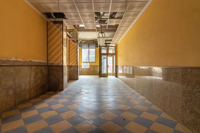 LOCAL COMERCIAL CON 6 METROS DE FACHADA Y 231 M2 - foto 3