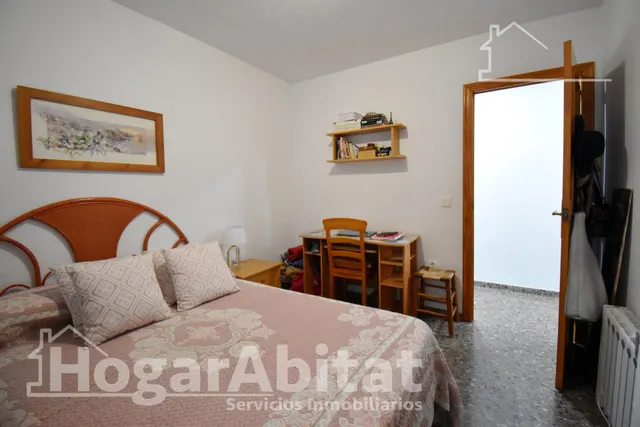 Confort y vistas al mar en este espacioso piso con balcón, gran garaje y trastero junto a la playa — 16