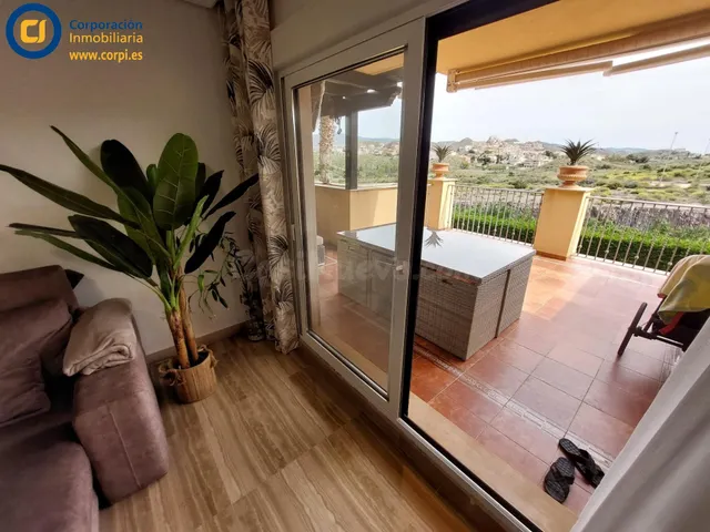 Vivienda con dos dormitorios, garaje, terraza y piscina comu