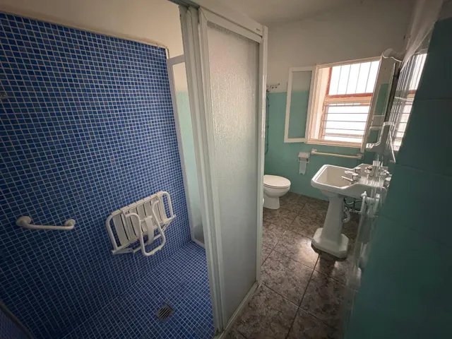 CASA EN EL CENTRO CON MUCHAS POSIBILIDADES — 10