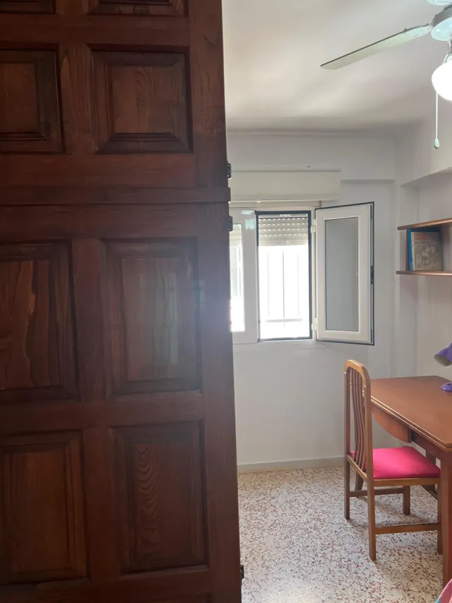 SE ALQUILA PISO PARA LARGA TEMPORADA — 18