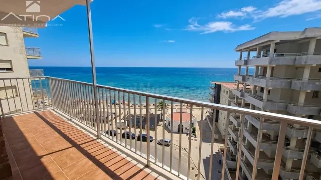 Apartamento en venta en primera línea de la Playa de Bellreg