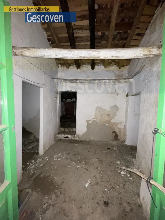 CASA PARA REFORMAR CON PATIO Y OTRAS EDIFICACIONES — 6