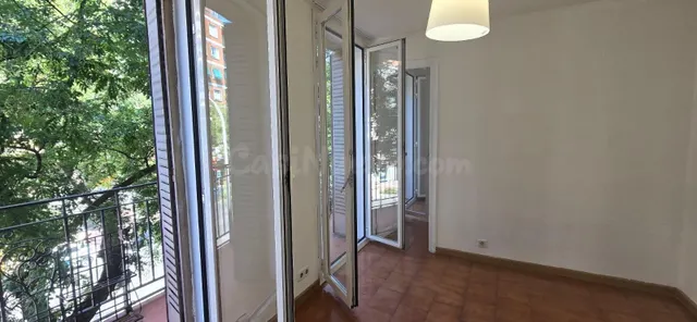 Alquiler de Piso Exterior en Trafalgar con Balcones y Terraza — 2