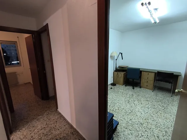 Piso de 89m2. Distribuido en tres dormitorios, salón, cocina y baño — 16