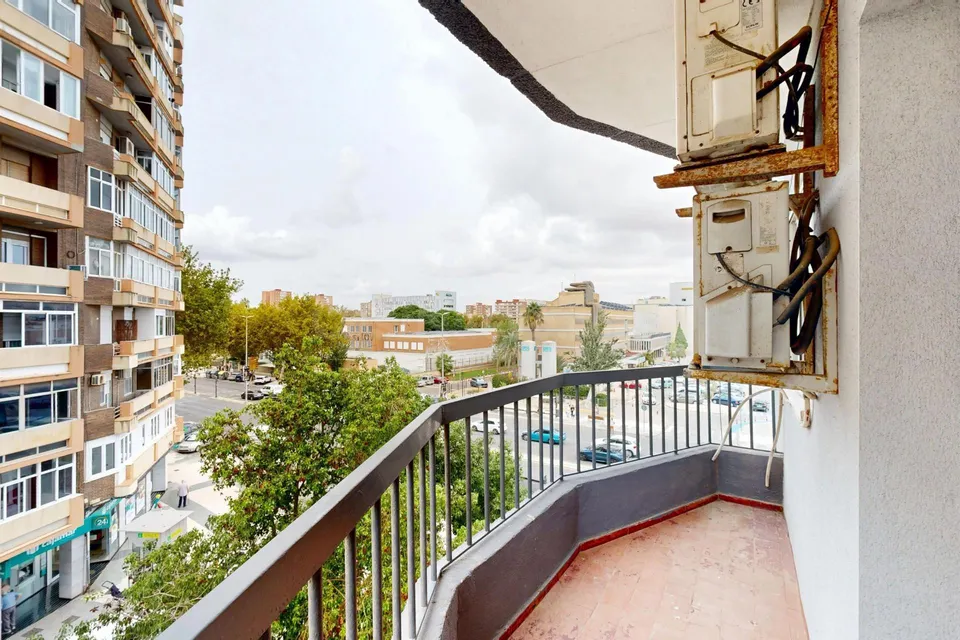 ¡Amplia  vivienda y todo exterior y en esquina en el Paseo Alfonso XIII! - Cartagena