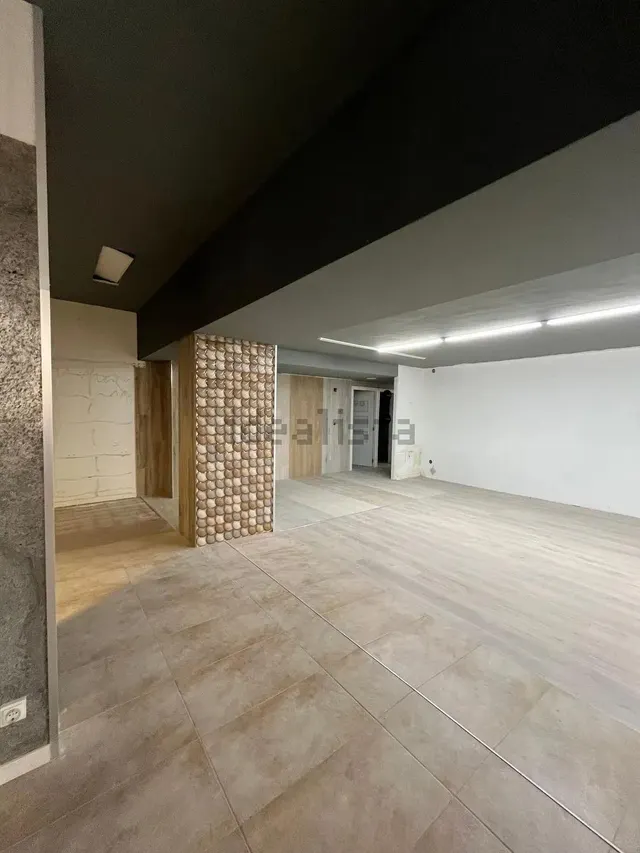 Alquiler de local en Calle Na Saurina d'Entença, 69 — 13