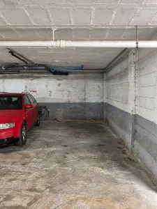 Plaza de aparcamiento para coche pequeño en el centro de Bin - foto 4